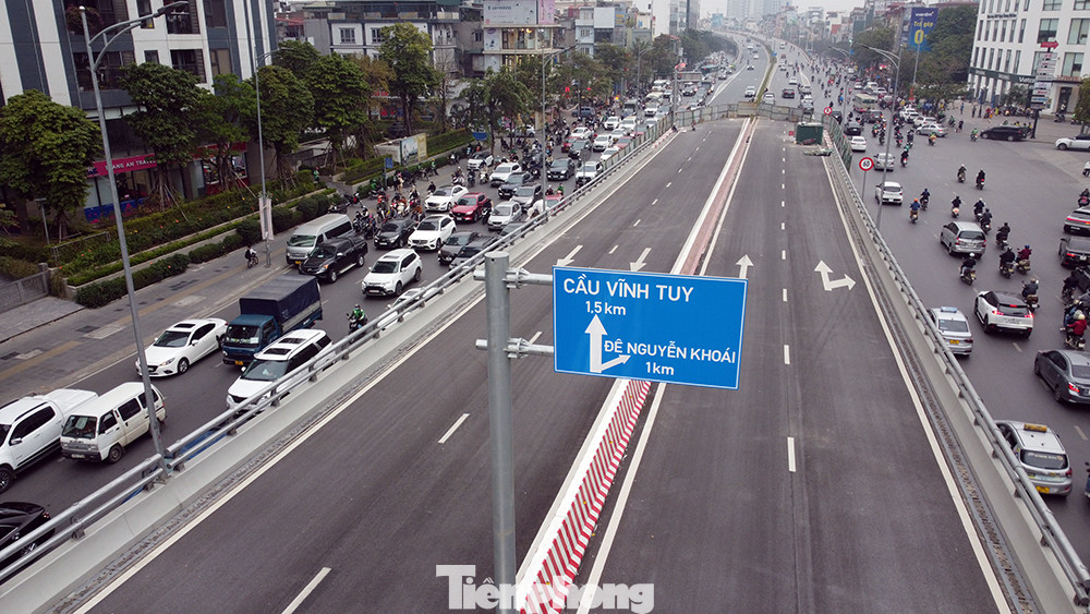 Theo thông tin từ UBND TP Hà Nội, thành phố đã chốt kế hoạch thông xe tuyến đường Vành đai 2 đoạn còn lại từ cầu Vĩnh Tuy tiếp nối với đoạn trên cao Ngã Tư Vọng vào ngày 11/1 tới đây.