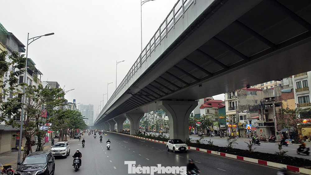 Lòng đường phía dưới của đường Vành đai 2 rộng hơn rất nhiều so với con đường cũ trước kia.