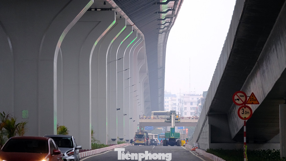 Điểm Ngã Tư Vọng là khu vực có độ cao và phức tạp nhất của toàn dự án. Nơi đây vượt qua đường bộ, đường sắt và cầu vượt Ngã Tư Vọng nằm dọc trục đường Giải Phóng.