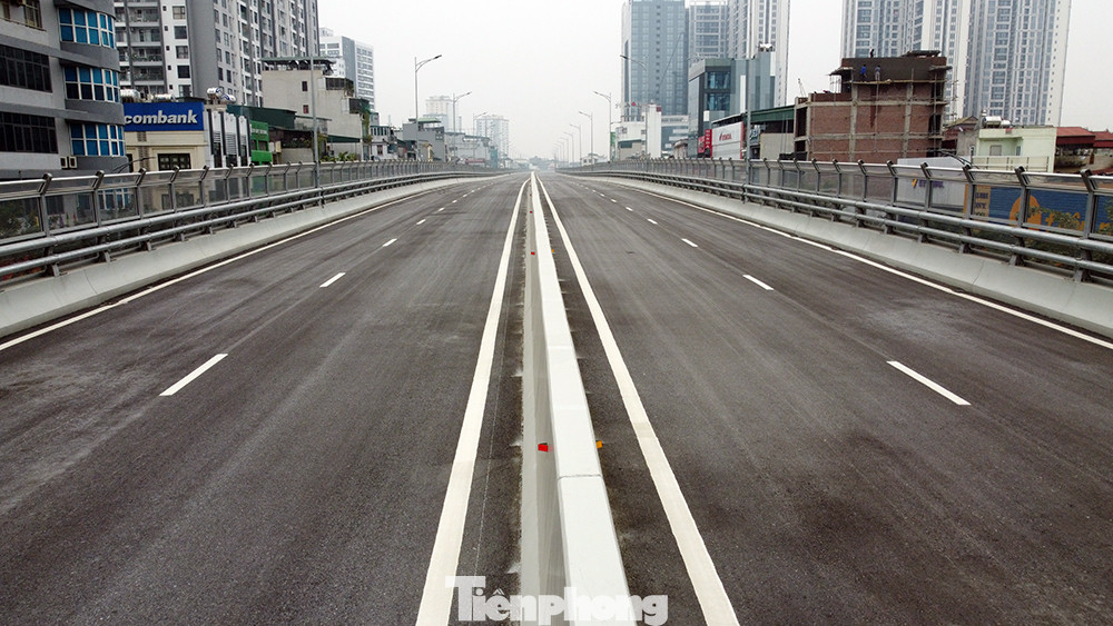 Do khu vực dự án tập trung rất đông dân cư với nhiều khu đô thị lớn nên theo dự kiến, khi tuyến đường này được đưa vào sử dụng sẽ tạo áp lực rất lớn lên 2 nút giao trọng điểm là Ngã Tư Vọng và Ngã Tư Sở.