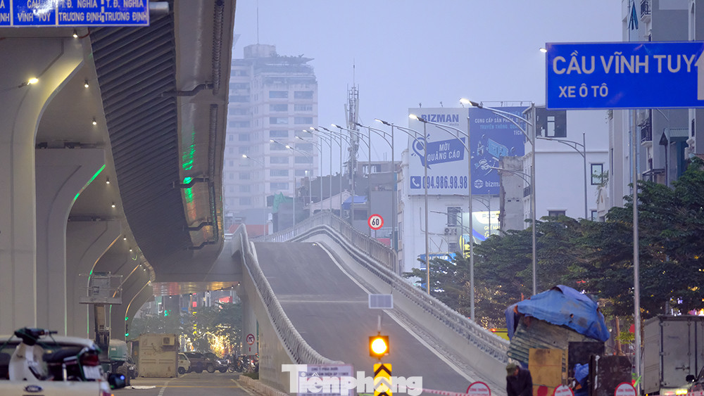 Phương án tổ chức giao thông làm sao tối ưu nhất để giảm ùn tắc là điều đặc biệt quan trọng vào lúc này. Làm sao tránh tình trạng thông thoáng chỗ này lại ùn ứ, ách tắc cục bộ điểm khác. Đó cũng là tình trạng đã từng xảy ra tại một số dự án giao thông đã thông xe trước kia.