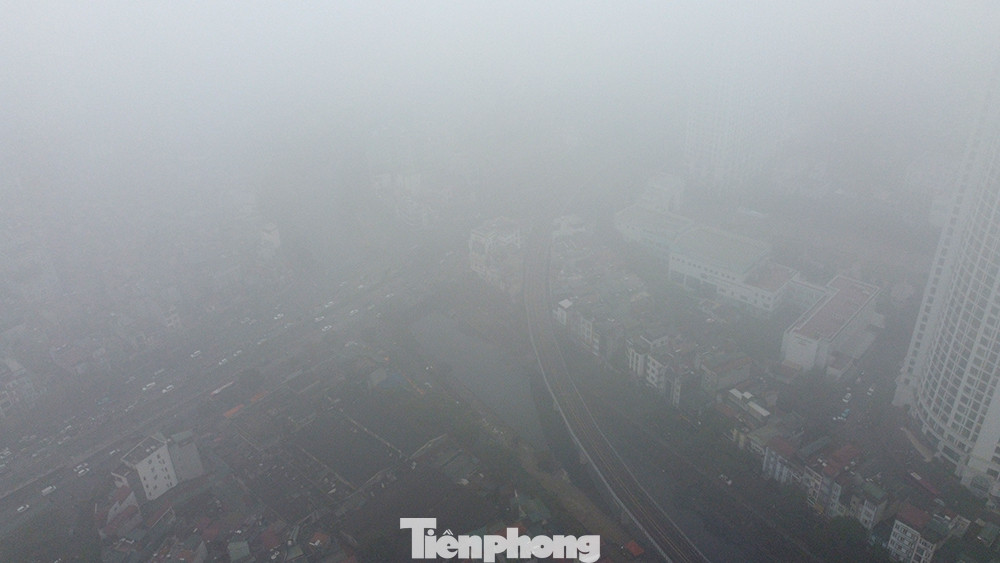 Một góc hà Nội từ góc nhìn từ trên cao thời điểm đầu giờ chiều hôm nay(10/4).