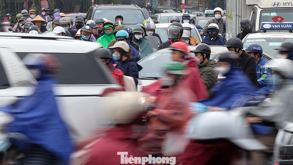 Hiện tượng "trời không mưa nhưng vẫn mặc áo mưa" có thể kéo dài trong một vài ngày tới.