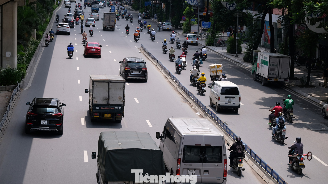 Tình trạng các xe đi lại tự do, xung đột, ùn ứ vẫn cứ xảy ra, đặc biệt là vào thời gian đầu giờ sáng và giờ tan tầm cuối ngày.