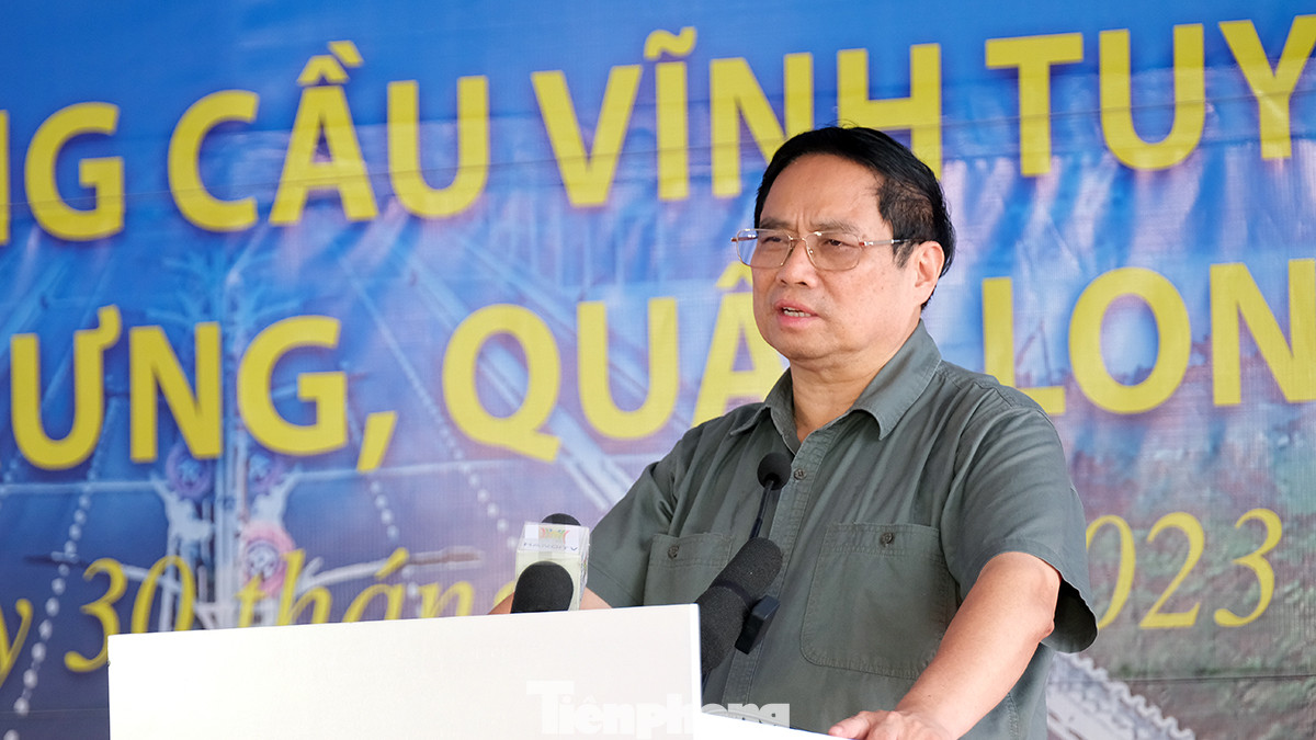 Phát biểu tại lễ thông xe, Thủ tướng Phạm Minh Chính cho biết "Cầu Vĩnh Tuy - giai đoạn 2 được thi công trong điều kiện khó khăn như dịch COVID-19 kéo dài, biến động trượt giá... nhưng với sự vào cuộc của cả hệ thống chính trị Hà Nội, sự ủng hộ quan tâm của cơ quan Trung ương và sự đổi mới tư duy dám nghĩ, dám làm khắc phục khó khăn về địa chất thủy văn, thời tiết; nhà thầu thi công tổ chức làm việc liên tục tăng ca kíp, không kể ngày đêm để thông xe sớm dự án".