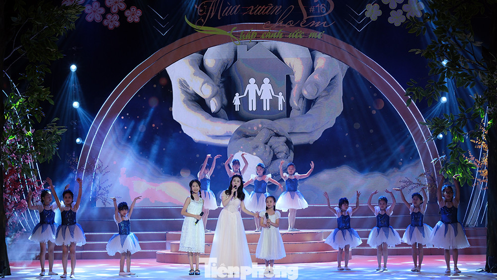 Phát huy truyền thống tương thân, tương ái tốt đẹp của dân tộc, năm 2022, nhiều cơ quan, tổ chức, cá nhân, doanh nghiệp, các tấm lòng hảo tâm ở trong và ngoài nước dù trong bối cảnh kinh tế gặp nhiều khó khăn nhưng đã thông qua Quỹ Bảo trợ trẻ em Việt Nam tình nguyện đóng góp trên 105 tỷ đồng hỗ trợ cho khoảng 126.000 lượt trẻ em có hoàn cảnh khó khăn vươn lên trong cuộc sống.