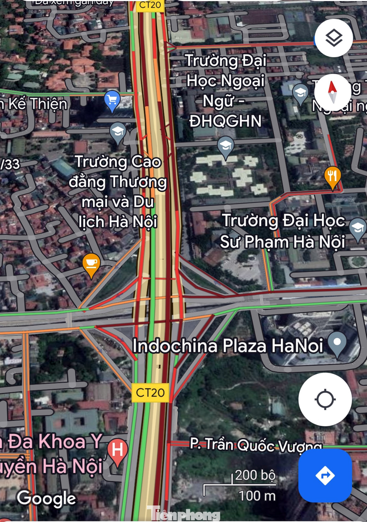 Hiển thị tình trạng giao thông trên google map, nhiều tuyến đường của Hà Nội vào khoảng 8 giờ sáng vẫn một màu đỏ vì tình trạng tắc đường.