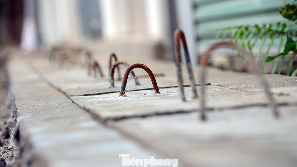 Những khu vực được giải phóng mặt bằng, đơn vị nhà thầu khẩn trương thi công xây lắp.