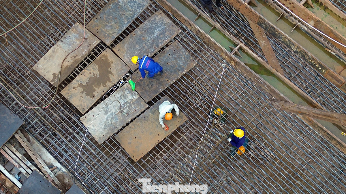 Lý do trên là bởi, bên trên khu vực đào hầm là hệ thống đường sắt chạy tàu Bắc - Nam và ga Giáp Bát vẫn đang hoạt động.