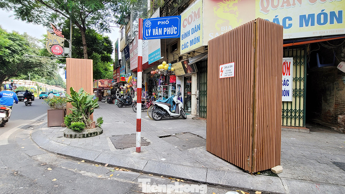 Bốt điện sau khi được chỉnh trang, nhìn như những chiếc hộp dựng ngược trên hè phố.