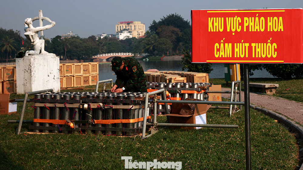Theo đó ở từng khung giờ chính xác đến từng giây sẽ có những màn bắn pháo hoa được chuẩn bị sẵn. Đến thời điểm này kịch bản bắn pháo hoa đã hoàn tất“. An ninh và an toàn luôn được đặt lên hàng đầu trong công tác chuẩn bị tại mỗi trận địa pháo hoa.
