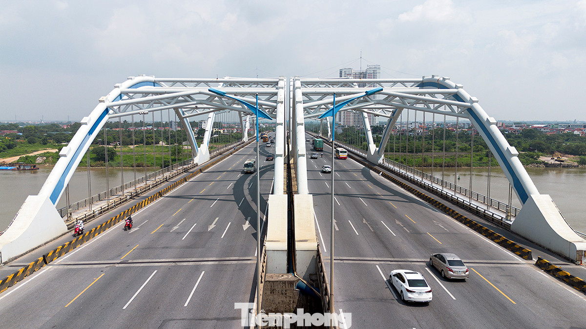 Cầu Đông Trù được xây dựng và khánh thành vào dịp chào mừng kỷ niệm 60 năm Ngày Giải phóng Thủ đô 10/10/2014.