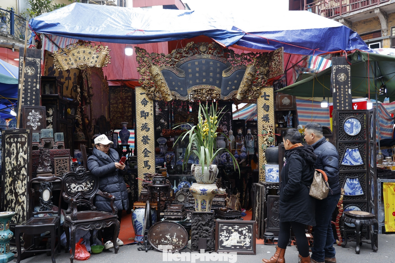 Những mặt hàng thủ công truyền thống xem ra có vẻ luôn tạo được sự quan tâm của nhiều người chơi trong dịp Tết đến xuân về.