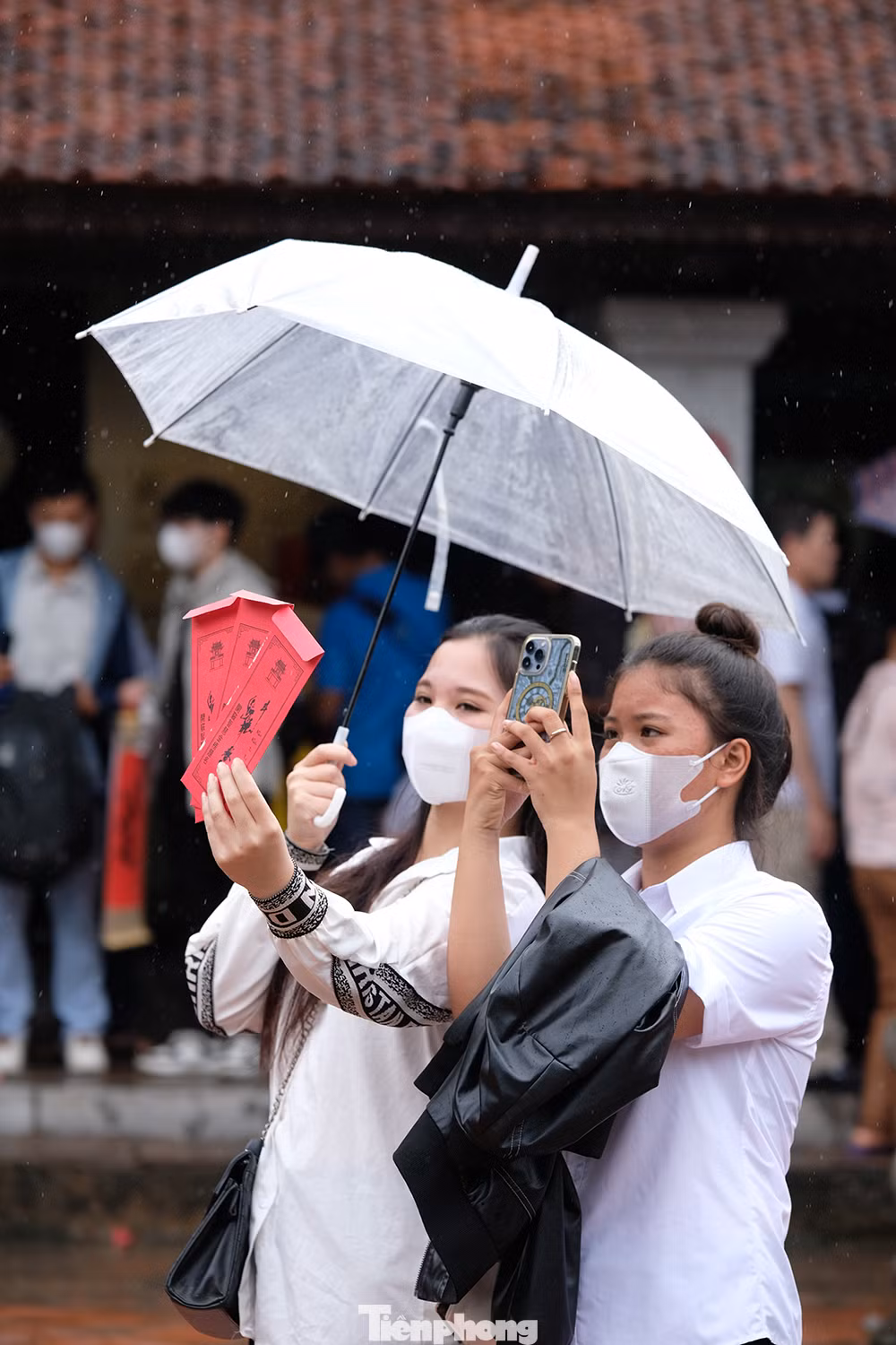Năm nay hơn 917.700 em sẽ dùng kết quả thi để vừa xét tốt nghiệp vừa xét tuyển sinh đại học. Số thí sinh thi để xét tốt nghiệp THPT là hơn 73.200. Số thí sinh thi để xét tuyển vào đại học là hơn 34.200.