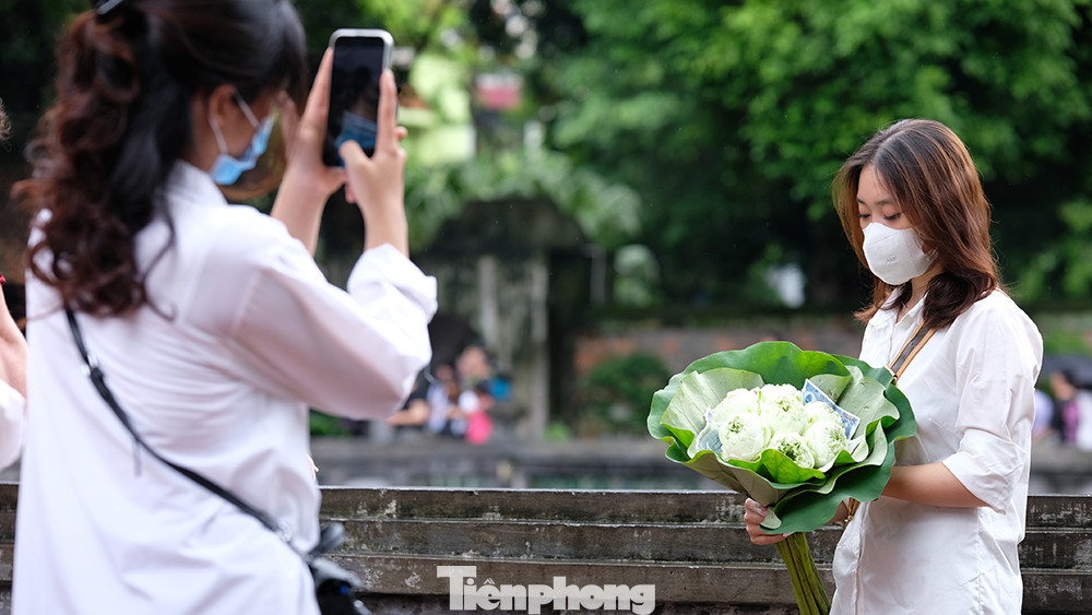 Theo thống kê của Bộ GD &amp; ĐT, năm nay 1.025.000 thí sinh đăng ký thi tốt nghiệp THPT, tăng khoảng 24.000 em so với năm ngoái.