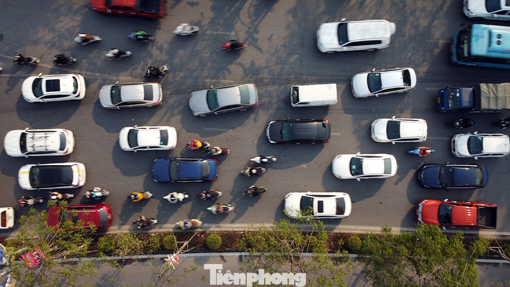 Nhiều nút giao phải vài nhịp đèn các phương tiện mới có thể di chuyển qua được ngã tư. Nhiều nút giao phải vài nhịp đèn các phương tiện mới có thể di chuyển qua được ngã tư.