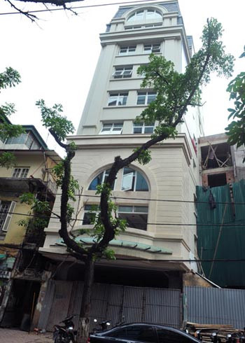 Nhà số 19 Triệu Việt Vương chỉ được cấp phép xây 9 tầng nhưng chủ đầu tư đã xây lên tới 12 tầng