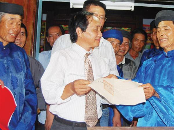 Gia tộc họ Đặng bàn giao tờ Lệnh Hoàng Sa