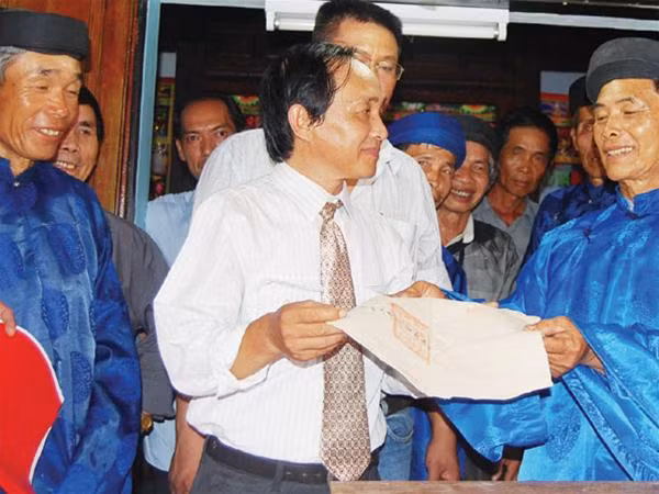 Gia tộc họ Đặng bàn giao tờ Lệnh Hoàng Sa