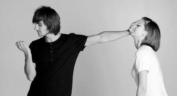 Phụ nữ kiếm được hàng chục triệu mỗi tháng, độc lập về tài chính và ăn mặc đẹp, họ sẽ nói rằng thật tinh tế. Còn đối với những người đàn ông có cùng mức lương, người khác sẽ nói rằng một chút tiền này sao đủ. Phụ nữ có thể tùy tiện đòi hỏi đàn ông, sẽ không ai nói gì, nhưng nếu đàn ông hỏi một chút sẽ bị là nói là đàn áp phụ nữ. Phụ nữ kiếm được hàng chục triệu mỗi tháng, độc lập về tài chính và ăn mặc đẹp, họ sẽ nói rằng thật tinh tế. Còn đối với những người đàn ông có cùng mức lương, người khác sẽ nói rằng một chút tiền này sao đủ. Phụ nữ có thể tùy tiện đòi hỏi đàn ông, sẽ không ai nói gì, nhưng nếu đàn ông hỏi một chút sẽ bị là nói là đàn áp phụ nữ.