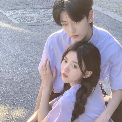 Yêu một người không phải vì họ cho bạn thứ bạn cần, mà vì họ mang lại cho bạn cảm giác mà bạn chưa từng cảm nhận được. Yêu một người không phải vì họ cho bạn thứ bạn cần, mà vì họ mang lại cho bạn cảm giác mà bạn chưa từng cảm nhận được.