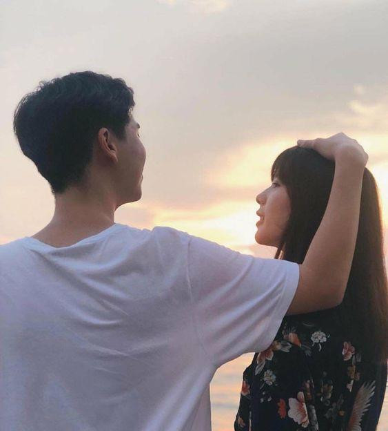 Vì yêu là có nhau, những người yêu bạn thật lòng biết dành thời gian cho bạn, dù bận rộn đến mấy anh ấy cũng sẽ dành một chỗ cho bạn trong trái tim, những người yêu bạn càng thấu hiểu và quan tâm hơn.