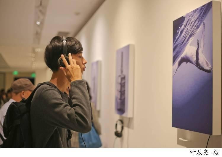 Trầm cảm và lo âu, con người cần tiếp xúc trực tiếp và có thể tận hưởng điều đó. Vì vậy, không gì tốt hơn để giảm căng thẳng và cải thiện tâm trạng là dành thời gian gặp gỡ những người mà chúng ta quan tâm.