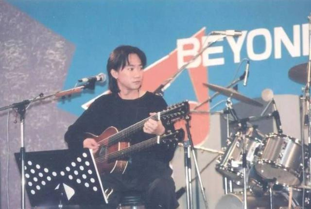 "50 năm mới có một Trần Dịch Tấn (ca thần thế hệ mới sau Hứa Quán Kiệt và Trương Học Hữu), 100 năm mới có một Lâm Tịch (nhà sáng tác âm nhạc nổi tiếng Hong Kong), 1000 năm mới gặp được một Trương Quốc Vinh, và trên thế giới này sẽ không còn Huỳnh Gia Câu nào nữa" "50 năm mới có một Trần Dịch Tấn (ca thần thế hệ mới sau Hứa Quán Kiệt và Trương Học Hữu), 100 năm mới có một Lâm Tịch (nhà sáng tác âm nhạc nổi tiếng Hong Kong), 1000 năm mới gặp được một Trương Quốc Vinh, và trên thế giới này sẽ không còn Huỳnh Gia Câu nào nữa"