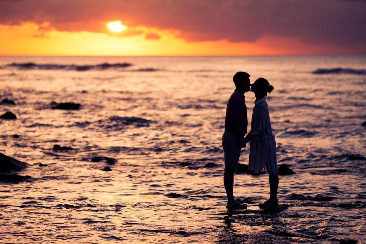 Bạn thấy đấy, người thật lòng yêu bạn dù không có tiền cũng sẽ không bao giờ khiến bạn cảm thấy bị sai trái, sẵn sàng cho tất cả vì bạn.