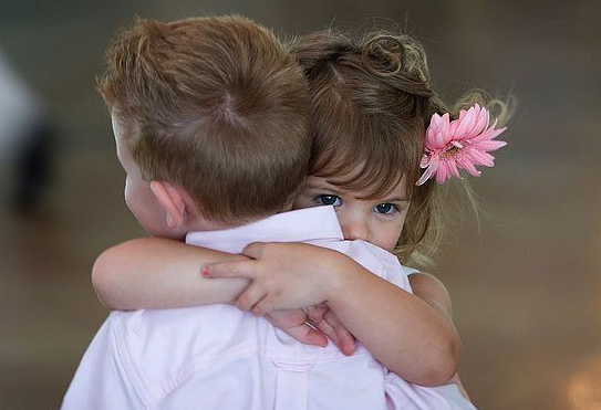 Bạn có thể xây dựng mối quan hệ tốt hơn với bạn bè và gia đình bằng cách cho họ thấy tầm quan trọng mà họ xứng đáng nhận được vì có bạn.