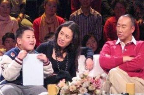 Sau khi kết hôn, Giả Ni sinh một cậu con trai kháu khỉnh, để chăm lo cho gia đình, nữ diễn viên cũng dần rút lui khỏi làng giải trí. Sau khi kết hôn, Giả Ni sinh một cậu con trai kháu khỉnh, để chăm lo cho gia đình, nữ diễn viên cũng dần rút lui khỏi làng giải trí.