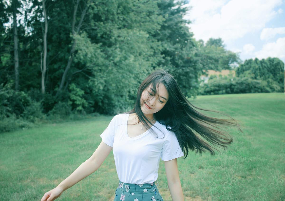 Thay vì sống giả tạo để chứng tỏ giá trị của mình, bạn có thể tự do thể hiện mình là ai.