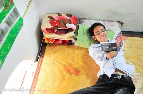 Lở rất thích đọc sách