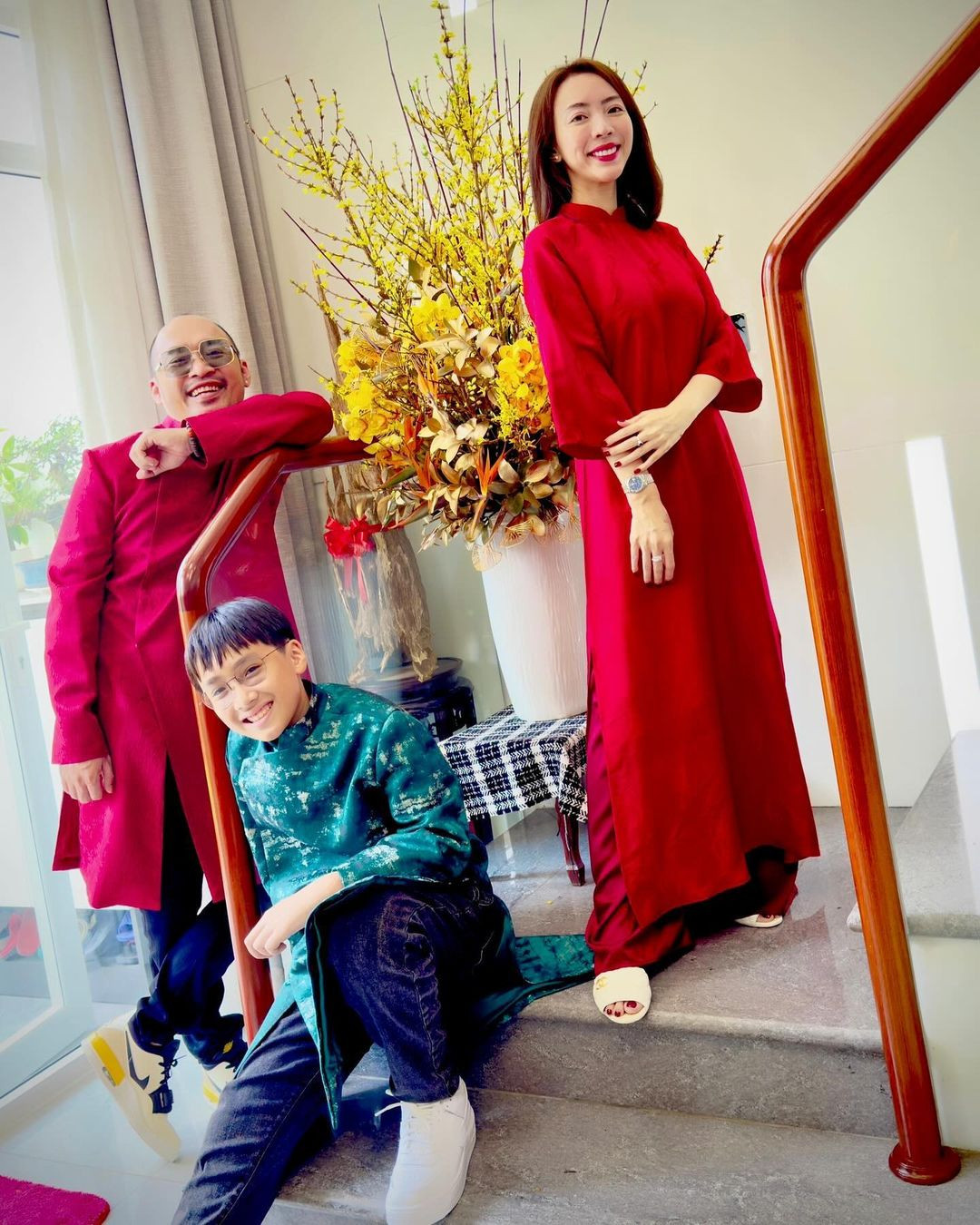 Gia đình Thu Trang - Tiến Luật rạng ngời ngày đầu năm. Gia đình Thu Trang - Tiến Luật rạng ngời ngày đầu năm.