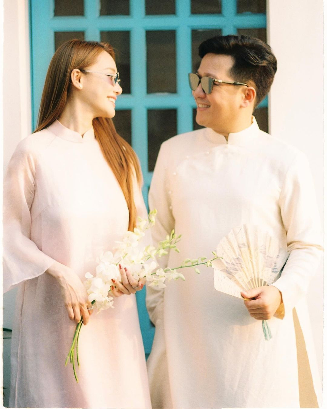 Nhã Phương gửi lời chào năm cũ và đón năm mới bằng bộ ảnh áo dài sang chảnh cùng Trường Giang. “Cảm ơn 2023 thật trọn vẹn với gia đình Bi. Năm mới 2024 chúc cả nhà thật nhiều hạnh phúc và bình an”, cô chia sẻ. Nhã Phương gửi lời chào năm cũ và đón năm mới bằng bộ ảnh áo dài sang chảnh cùng Trường Giang. “Cảm ơn 2023 thật trọn vẹn với gia đình Bi. Năm mới 2024 chúc cả nhà thật nhiều hạnh phúc và bình an”, cô chia sẻ.