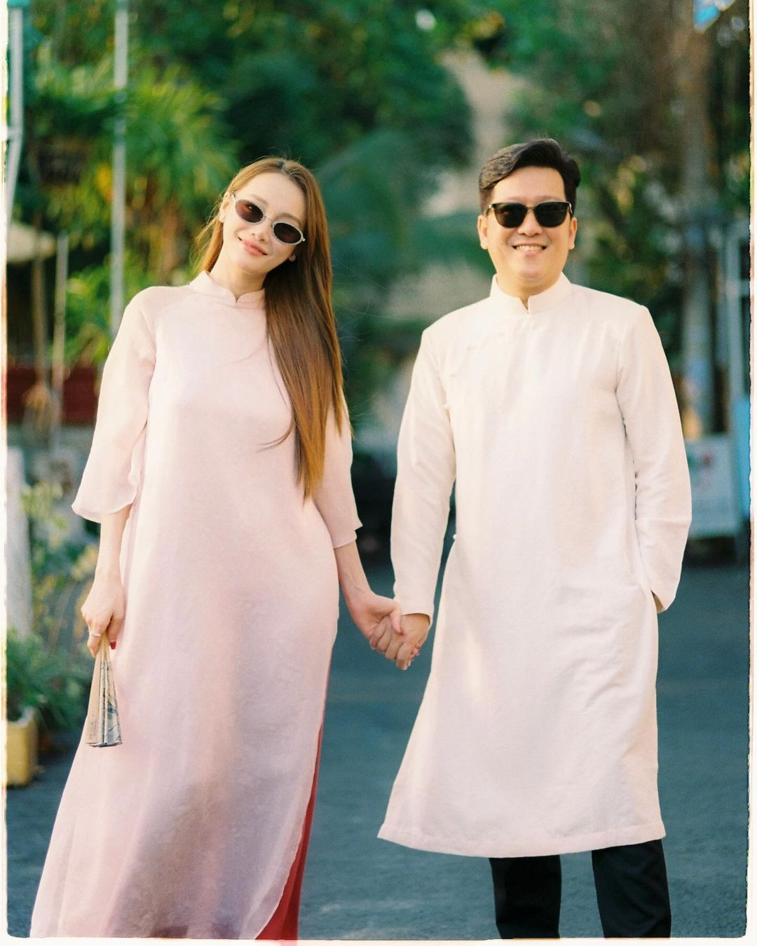 Nhã Phương gửi lời chào năm cũ và đón năm mới bằng bộ ảnh áo dài sang chảnh cùng Trường Giang. “Cảm ơn 2023 thật trọn vẹn với gia đình Bi. Năm mới 2024 chúc cả nhà thật nhiều hạnh phúc và bình an”, cô chia sẻ. Nhã Phương gửi lời chào năm cũ và đón năm mới bằng bộ ảnh áo dài sang chảnh cùng Trường Giang. “Cảm ơn 2023 thật trọn vẹn với gia đình Bi. Năm mới 2024 chúc cả nhà thật nhiều hạnh phúc và bình an”, cô chia sẻ.