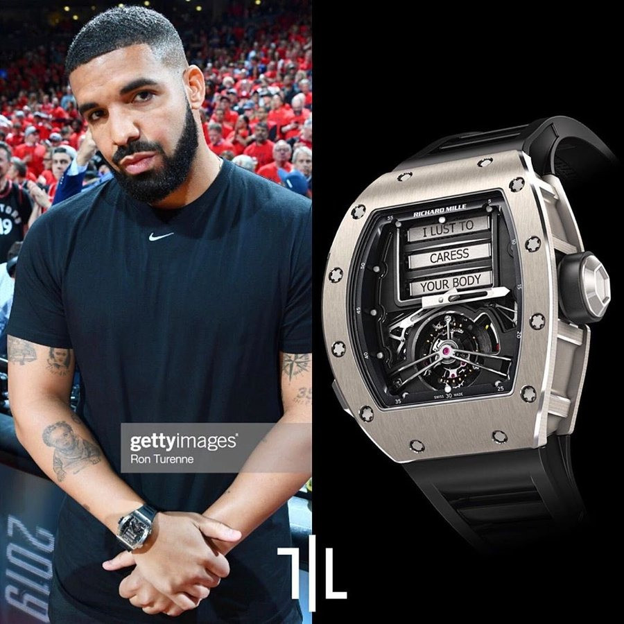 Drake sở hữu đồng hồ chứa thông điệp gợi tình. Ảnh: Twitter. Drake sở hữu đồng hồ chứa thông điệp gợi tình. Ảnh: Twitter.