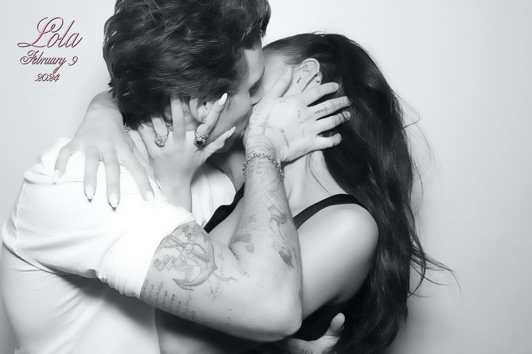 Nicola Peltz cũng học theo bố chồng chia sẻ khoảnh khắc nồng cháy bên Brooklyn Beckham, kèm dòng nhắn gửi: “Chúc Valentine hạnh phúc, tình yêu của em. Em yêu anh nhiều hơn mỗi ngày”.