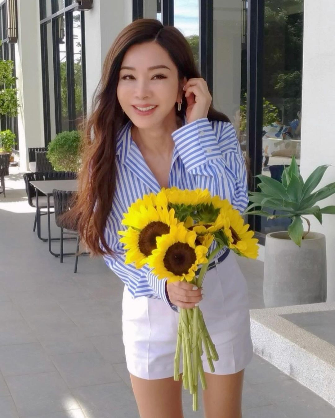 Về đời tư, Trần Mỹ Phượng từng kết hôn với người làm ngoài ngành giải trí vào năm 2003. Tuy nhiên, cuộc hôn nhân đi đến hồi kết vào năm 2016. Kể từ đó, bà lựa chọn sống độc thân. Trong nhiều cuộc phỏng vấn, bà tiết lộ được nhiều trai trẻ theo đuổi nhưng không thể nhận lời vì chênh lệch quá lớn. Bà cũng hy vọng gặp được người phù hợp để bầu bạn lúc tuổi già.