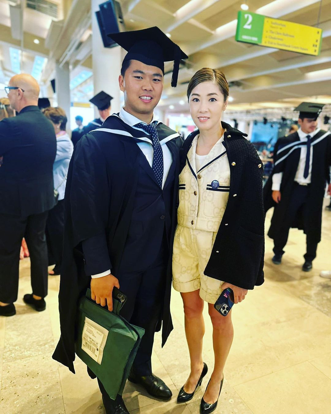 Con trai lớn của Hoa hậu Hong Kong 1997 tốt nghiệp đại học vào 2023. Ảnh: IG. Con trai lớn của Hoa hậu Hong Kong 1997 tốt nghiệp đại học vào 2023. Ảnh: IG.