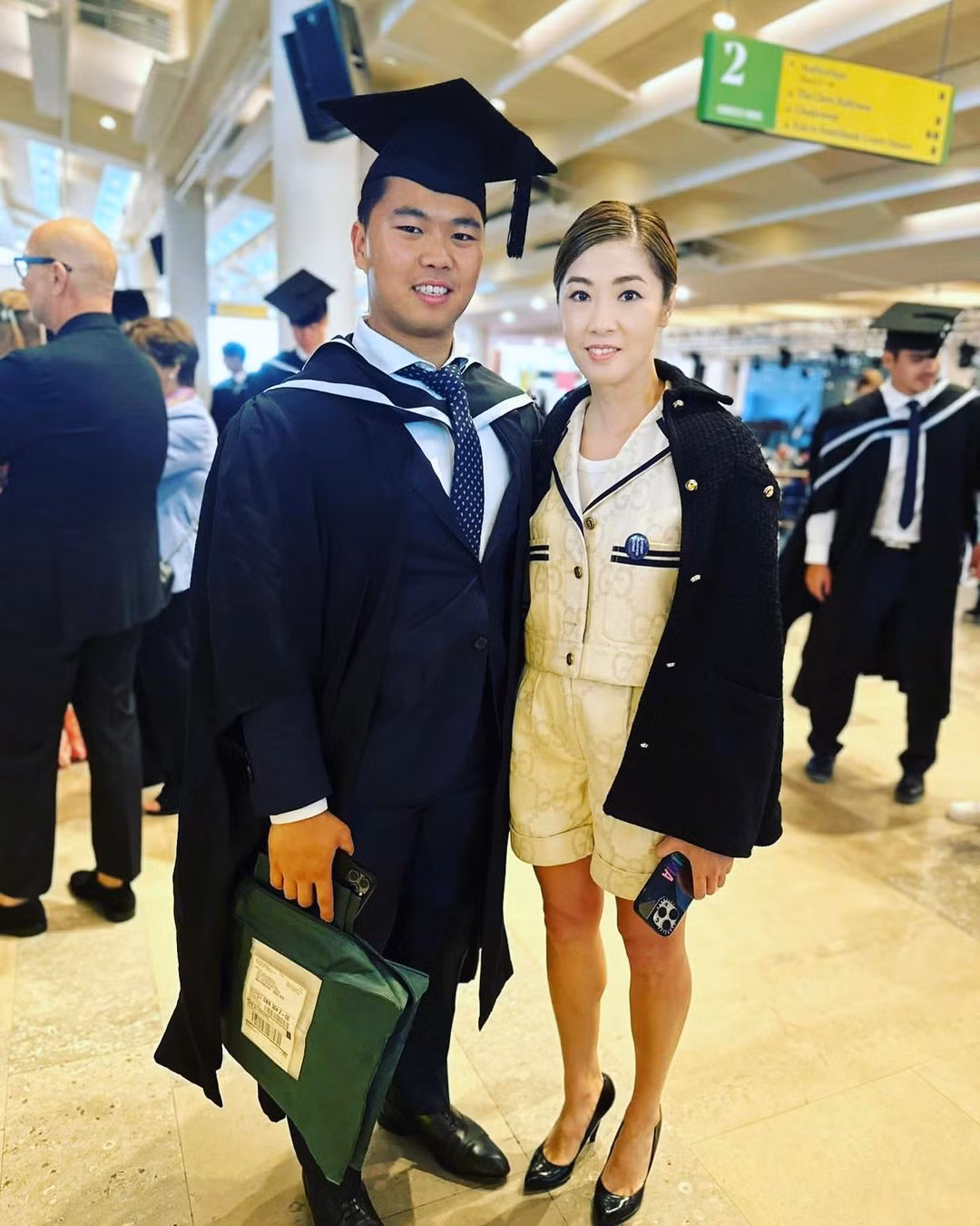 Con trai lớn của Hoa hậu Hong Kong 1997 tốt nghiệp đại học vào 2023. Ảnh: IG. Con trai lớn của Hoa hậu Hong Kong 1997 tốt nghiệp đại học vào 2023. Ảnh: IG.