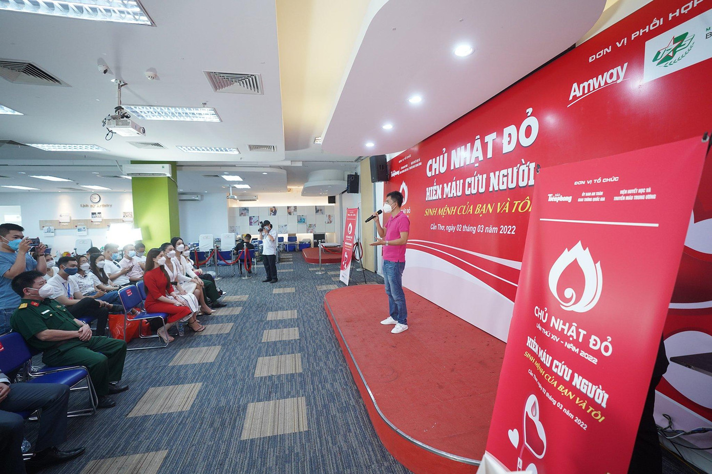 Chương trình Chủ nhật Đỏ được tổ chức tại TP Cần Thơ vào ngày 2/3. Ảnh: Phạm Nguyễn Chương trình Chủ nhật Đỏ được tổ chức tại TP Cần Thơ vào ngày 2/3. Ảnh: Phạm Nguyễn