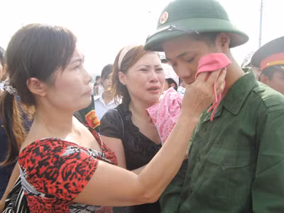 Mẹ của tân binh Trần Duy Hưng động viên con trai