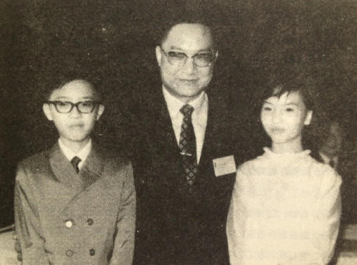Trưởng nam của Kim Dung được gọi là "thần đồng văn học". Bi kịch cuộc đời của tiểu thuyết gia võ hiệp Kim Dung ảnh 6