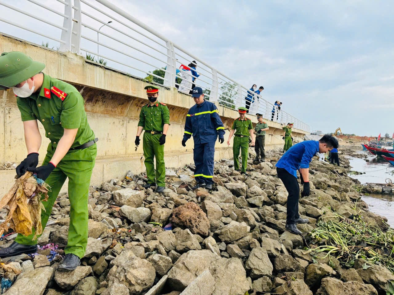 Tuổi trẻ Quân đội, Công an cũng hưởng ứng tích cực.