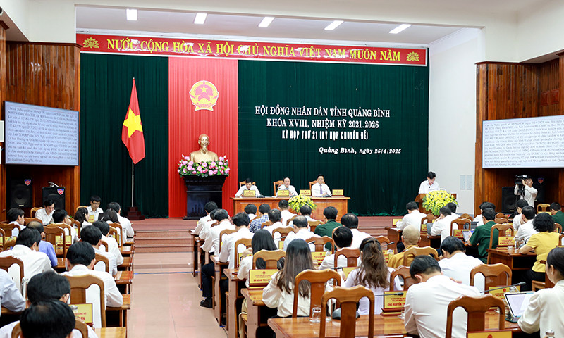 Toàn cảnh kỳ họp thứ 21 HĐND tỉnh Quảng Bình. Toàn cảnh kỳ họp thứ 21 HĐND tỉnh Quảng Bình.