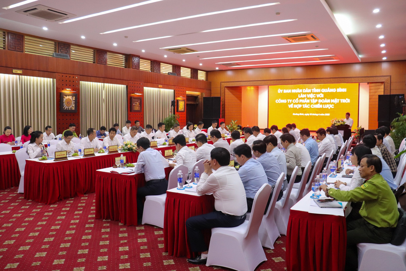 Toàn cảnh buổi ký kết. Toàn cảnh buổi ký kết.