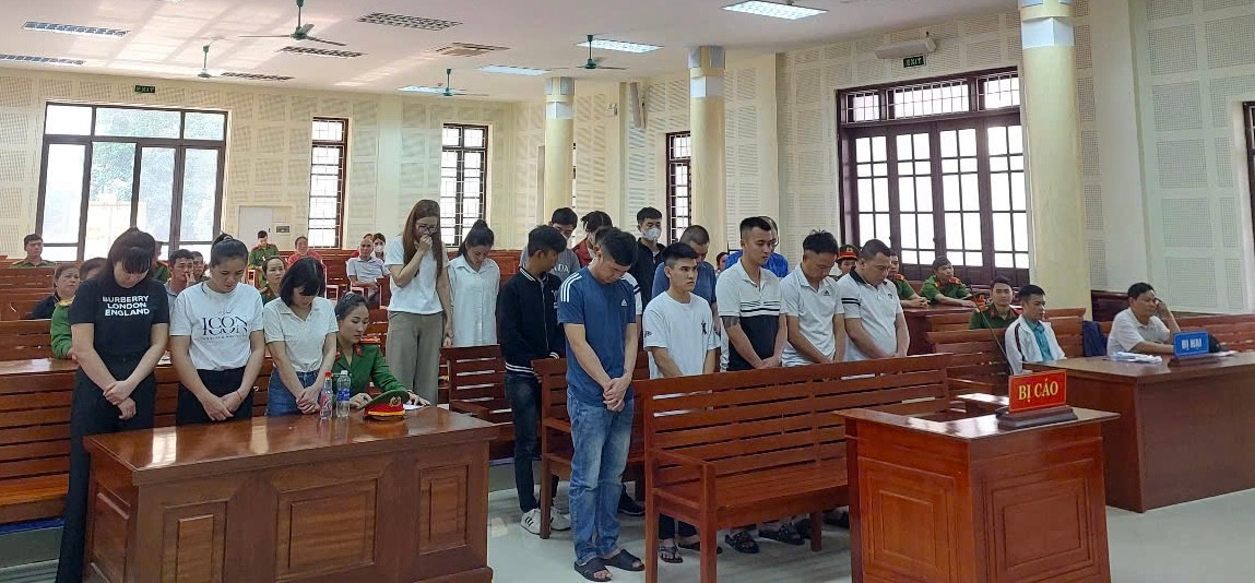 Tuyên án 17 bị cáo về tội "Lừa đảo chiếm đoạt tài sản", "Rửa tiền" và "Tàng trữ trái phép thông tin về tài khoản ngân hàng".