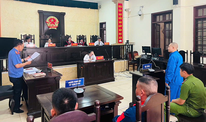 Hội đồng xét xử tuyên án tử hình đối với Nguyễn Xuân Huyên. Hội đồng xét xử tuyên án tử hình đối với Nguyễn Xuân Huyên.