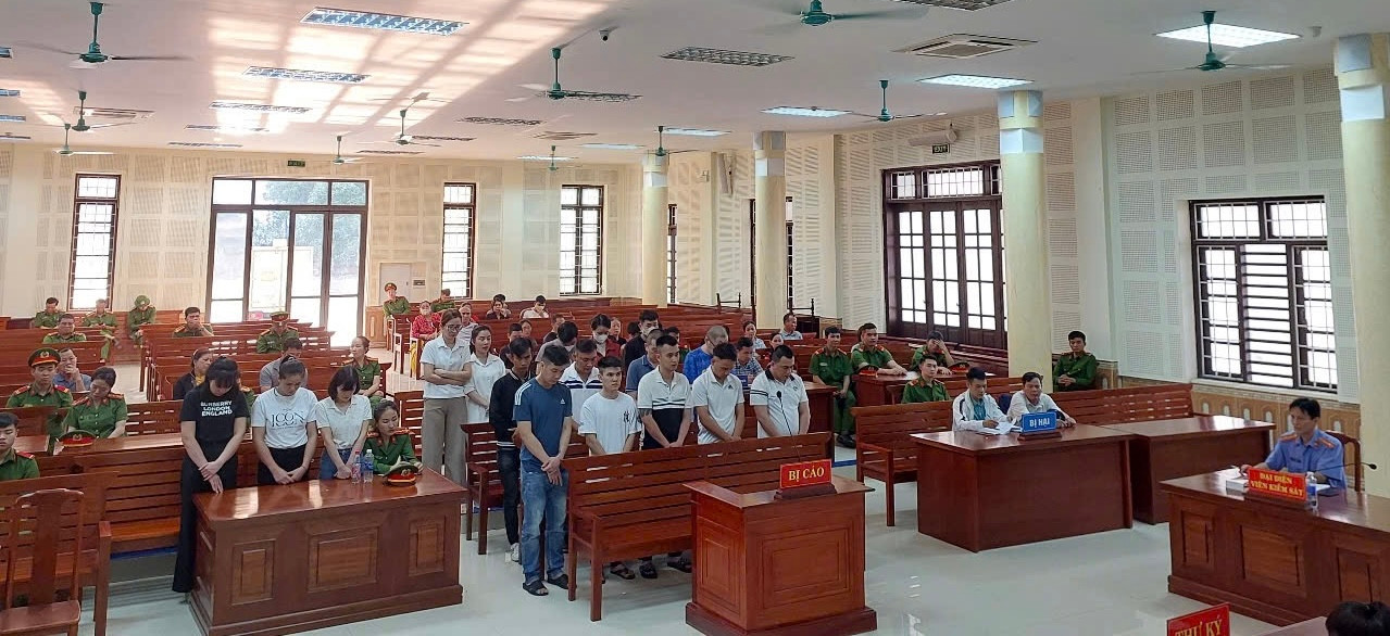 Toàn cảnh phiên toà.